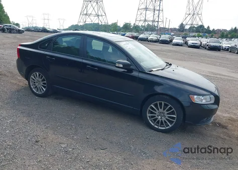 2009 Volvo S40 2.4I from USA, damaged, VIN YV1MS390492462962
